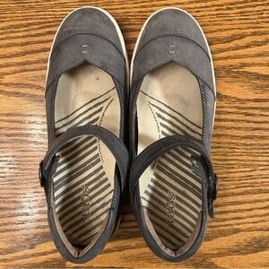 Taos Women's Charcoal Leather Mary Jane’s Adjustable Velcro Strap Buckle Sz 8.5